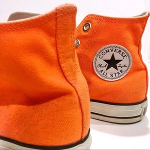 Hightop Neon Orange Converse